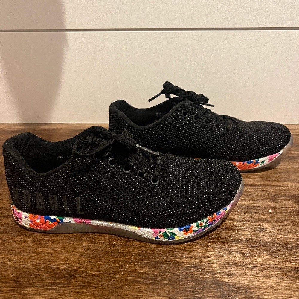 NOBULL WOMEN'S FLORAL TRAINER